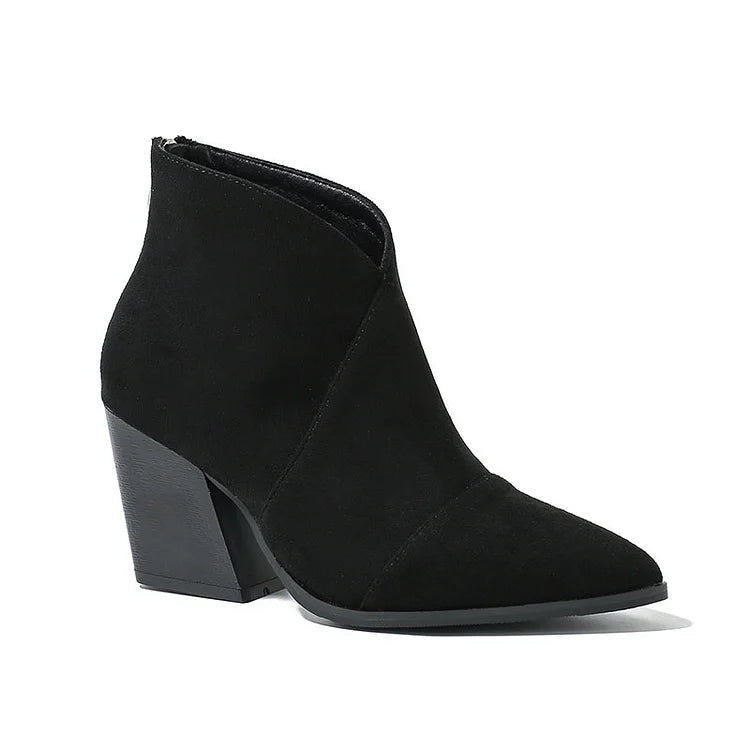 Botines Negros de Ante con Tacón Ancho – Punta Estilizada y Diseño Urbano Elegante