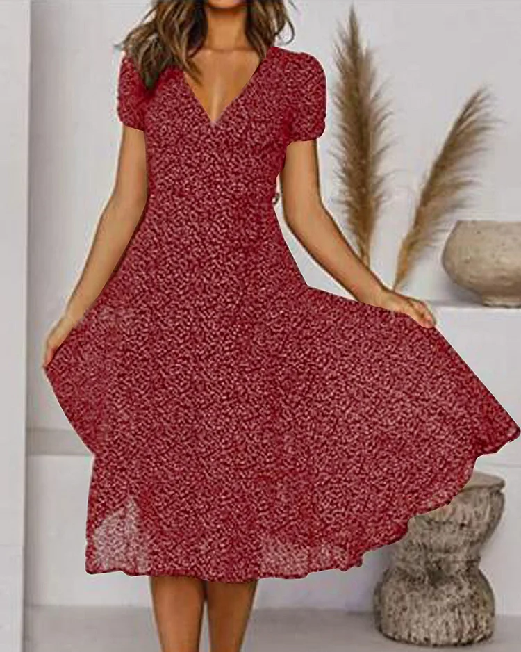 Cassandra | Vestido Midi Cruzado Floral – Escote en V Favorecedor