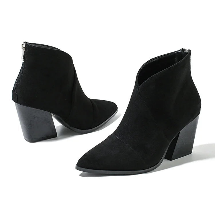 Botines Negros de Ante con Tacón Ancho – Punta Estilizada y Diseño Urbano Elegante