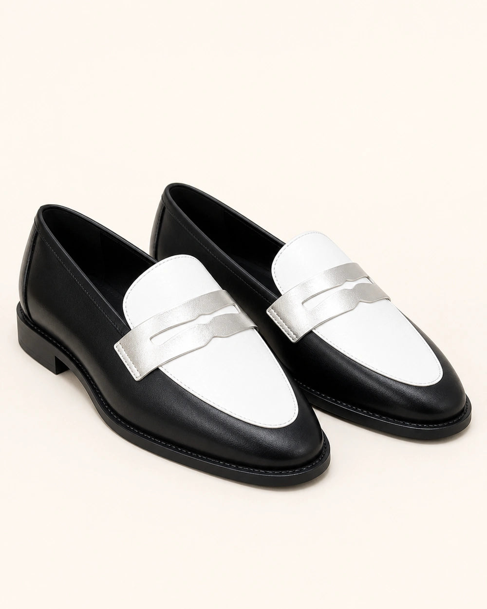 Mocasines blancos y negros con antifaz plateado — Imagen del producto 9
