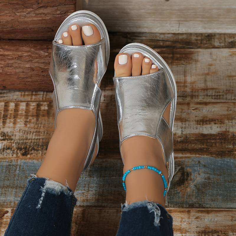 Belcantara | Sandalias Mule de Plataforma Metalizada Plateada