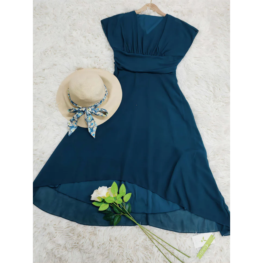 Thessalonia | Vestido de Gasa con Escote en V y Bajo Asimétrico – Elegante