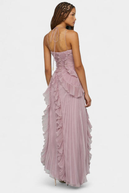 Seraphina | Vestido Halter Plisado con Bajo Asimétrico Elegante