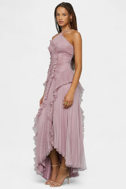 Seraphina | Vestido Halter Plisado con Bajo Asimétrico Elegante