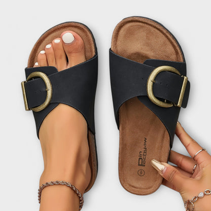 Belisande | Mules de Plataforma Negras con Hebilla