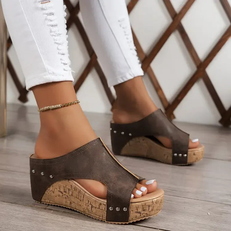 Sandalias de Cuña Plataforma de Mujer – Mules Negras Corcho con Tachuelas