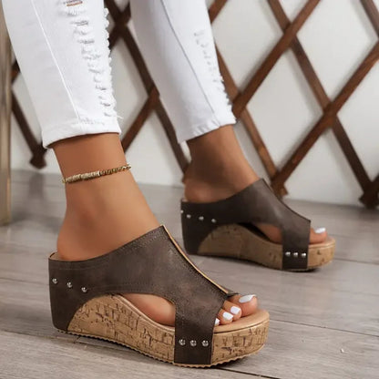 Sandalias de Cuña Plataforma de Mujer – Mules Negras Corcho con Tachuelas