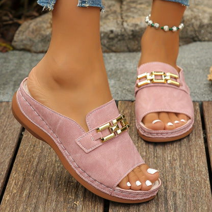 Sandalias Slide de Mujer – Ante Detalle Cadena Dorada Cuña Baja
