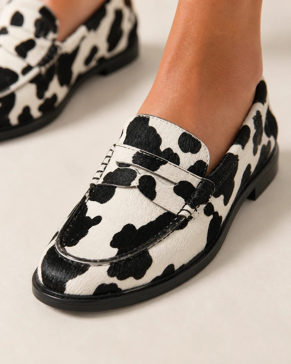 ROSALIND-QUALITY-REMAKE-2026-07-22 — loafers-for-women-patterned-slip-on-1-black-white-05-construction-detail.webp