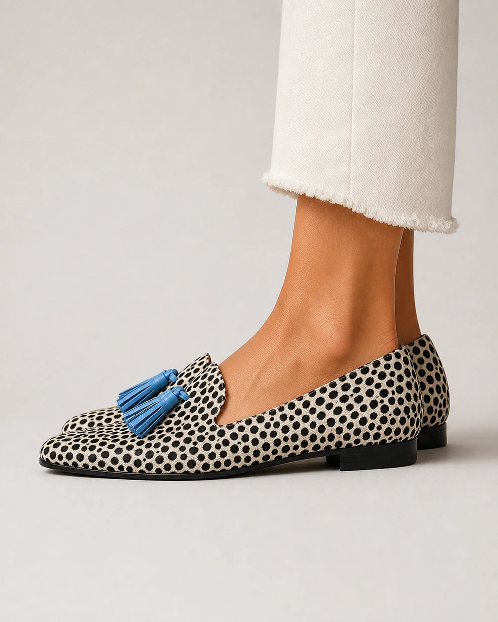 Mocasines animal print con borlas azules — Imagen del producto 4