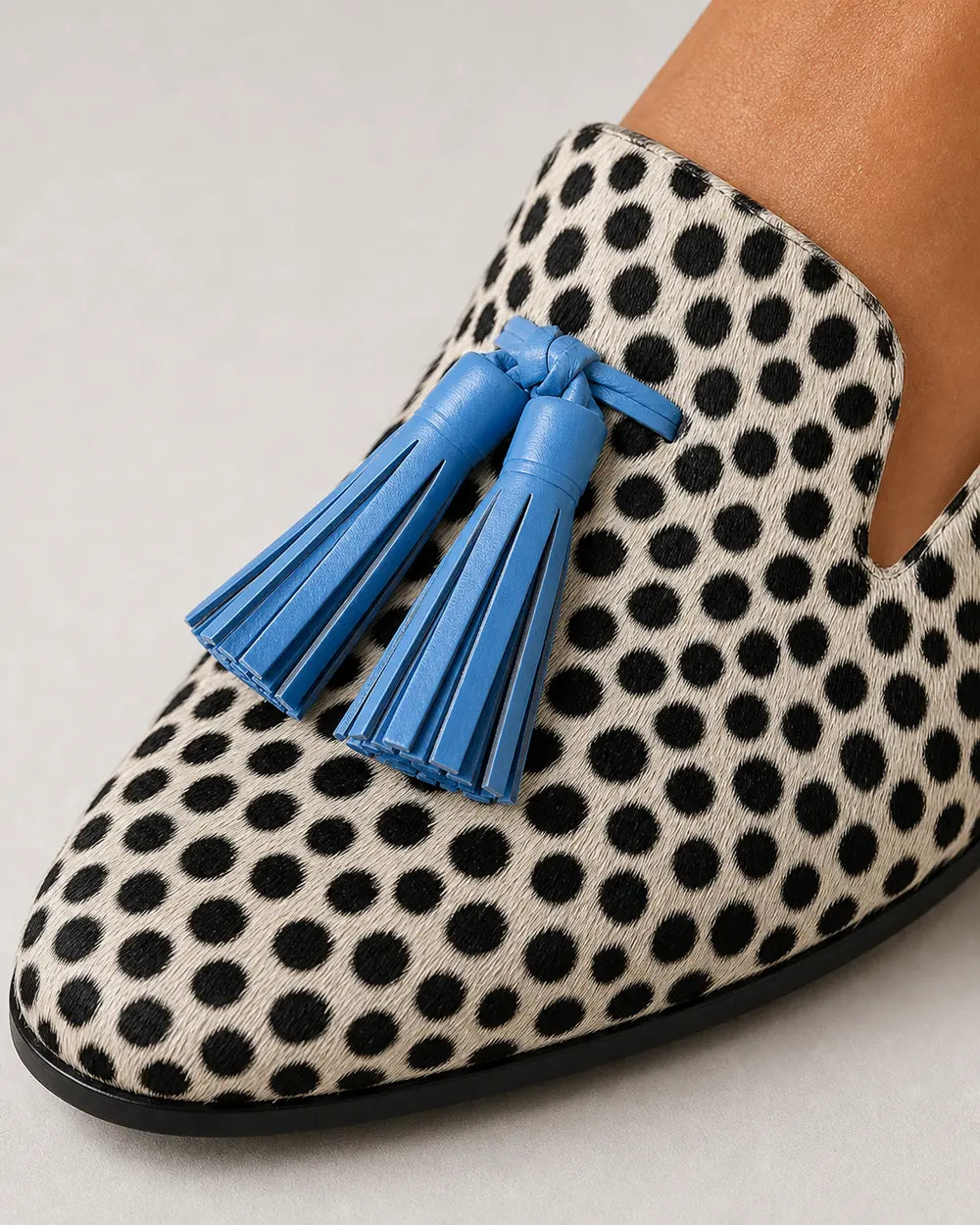 Mocasines animal print con borlas azules — Imagen del producto 6