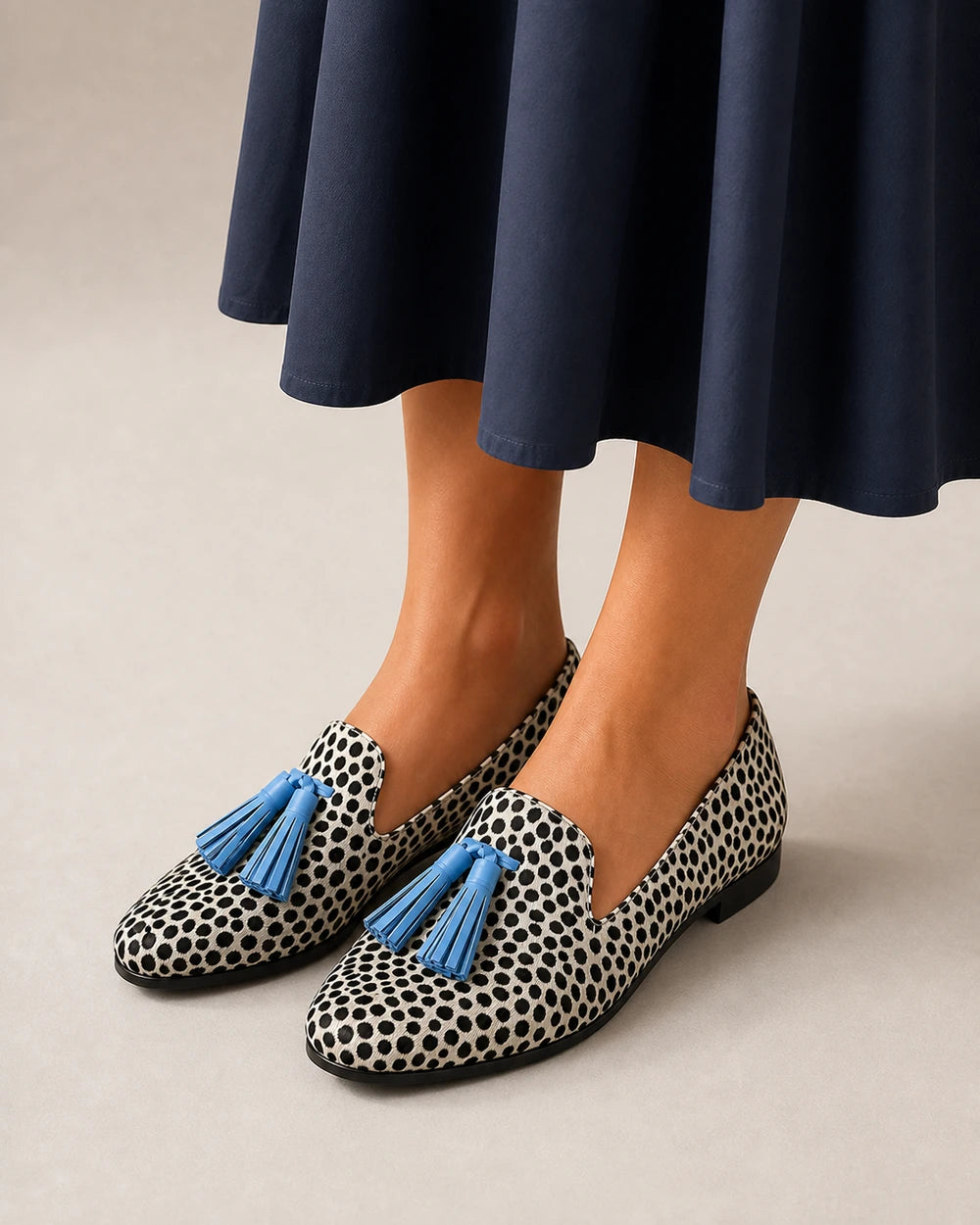 Mocasines animal print con borlas azules — Imagen del producto 8