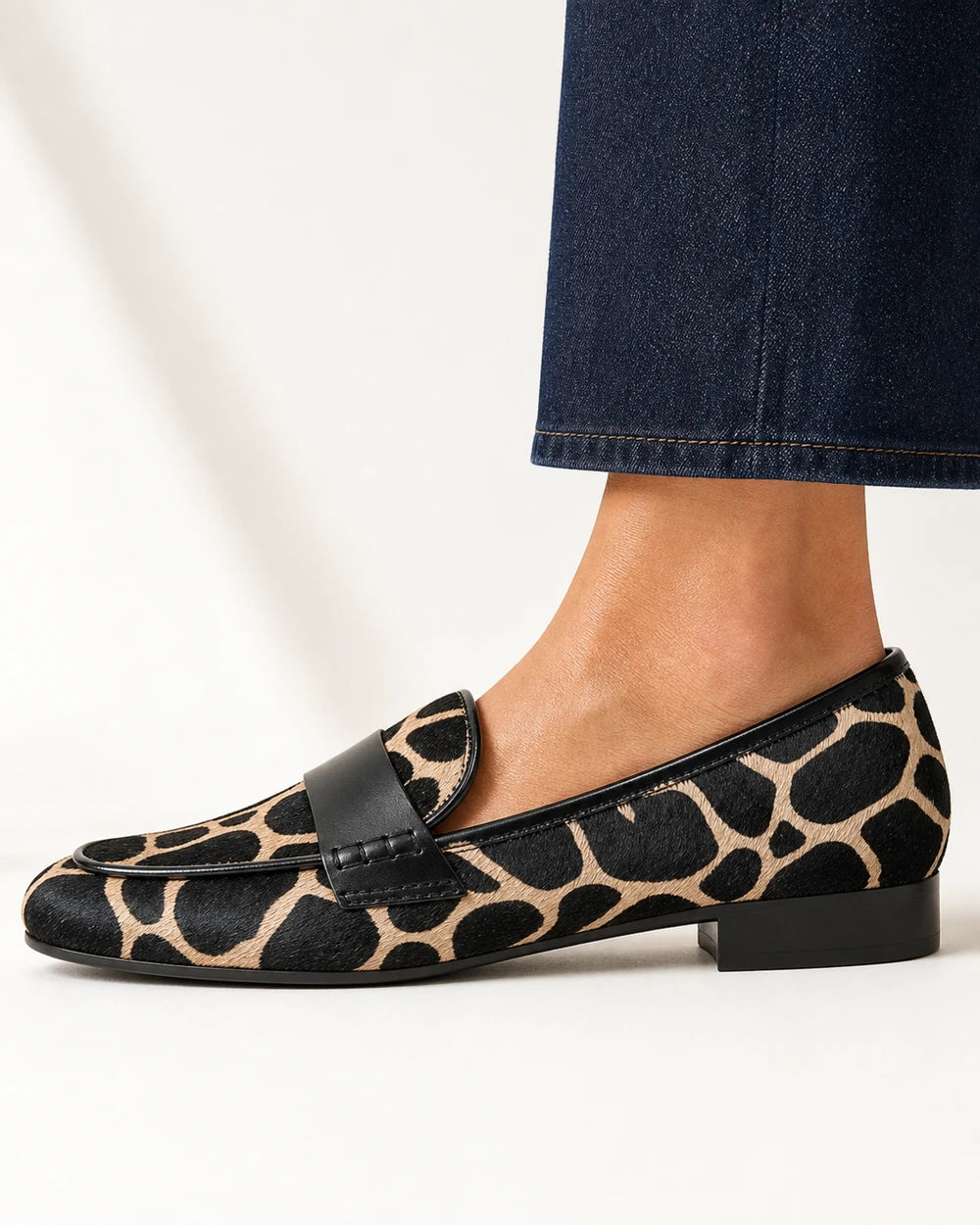 Mocasines animal print con ribete negro — Imagen del producto 4
