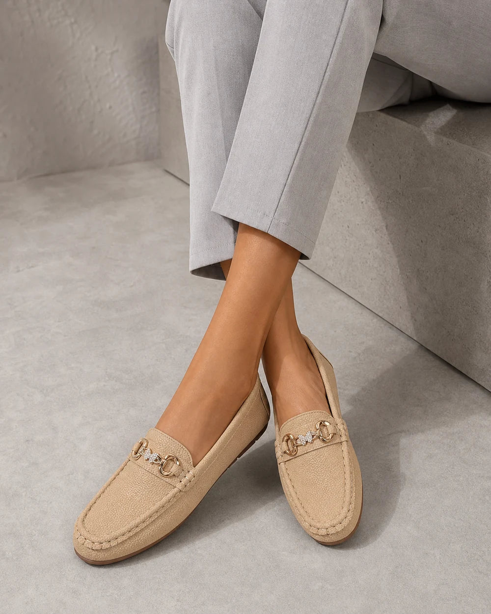 Mocasines de mujer con cadena dorada — Imagen del producto 8