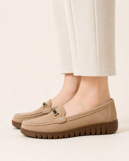 Mocasines con suela chunky y hebilla dorada — Imagen del producto 4