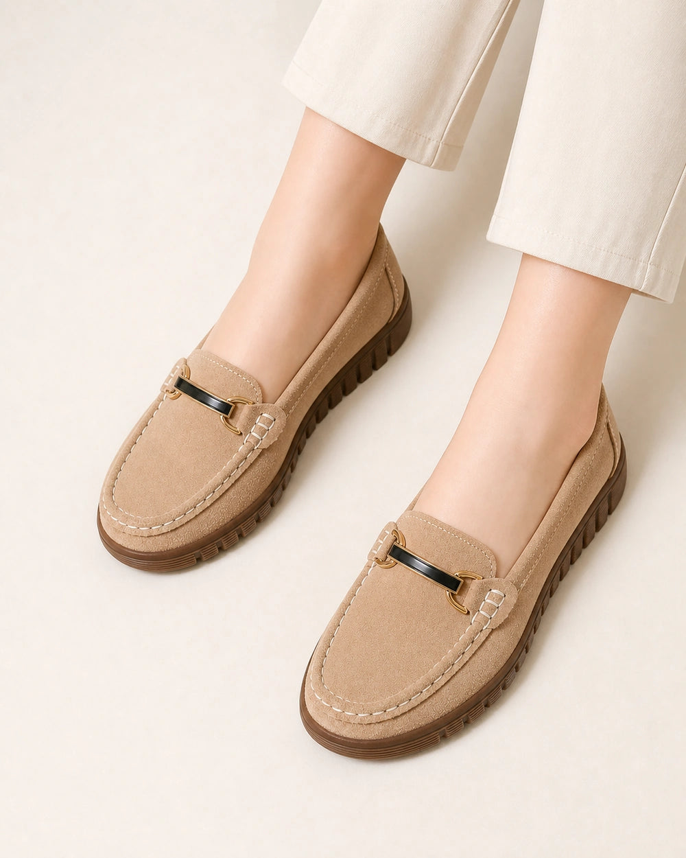 Mocasines con suela chunky y hebilla dorada — Imagen del producto 5