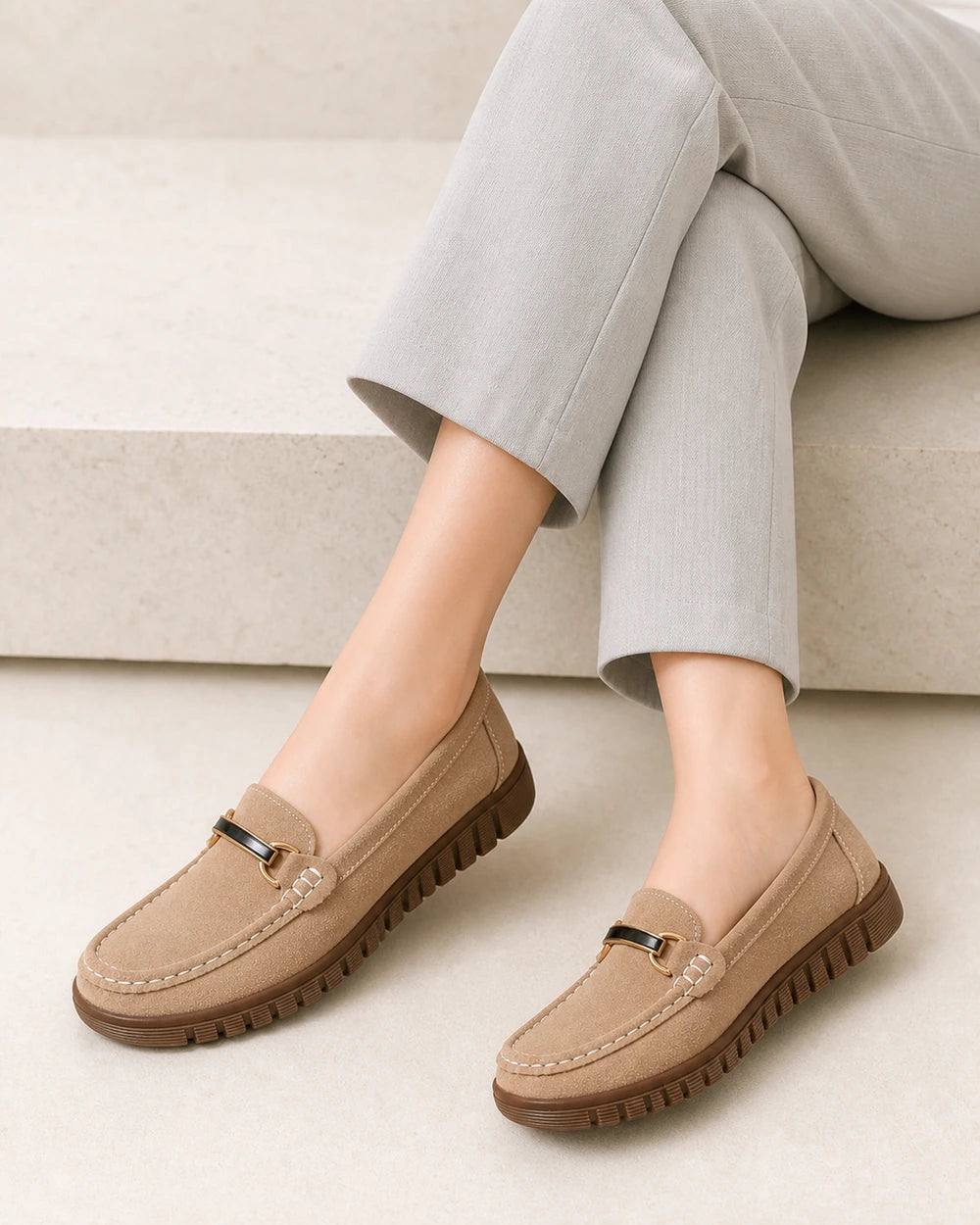 Mocasines con suela chunky y hebilla dorada — Imagen del producto 8