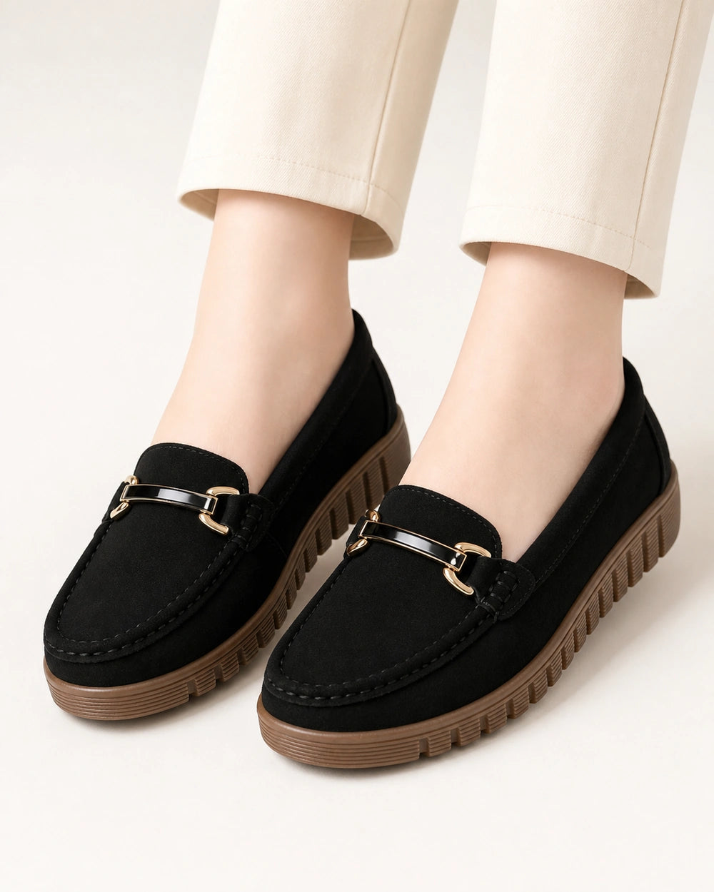 Mocasines con suela chunky y hebilla dorada — Imagen del producto 10