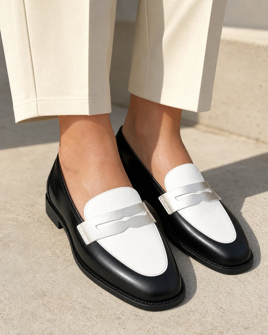Mocasines blancos y negros con antifaz plateado — Imagen del producto 1