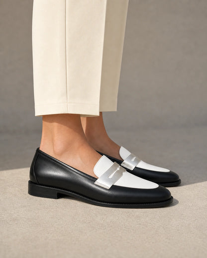 Mocasines blancos y negros con antifaz plateado — Imagen del producto 4