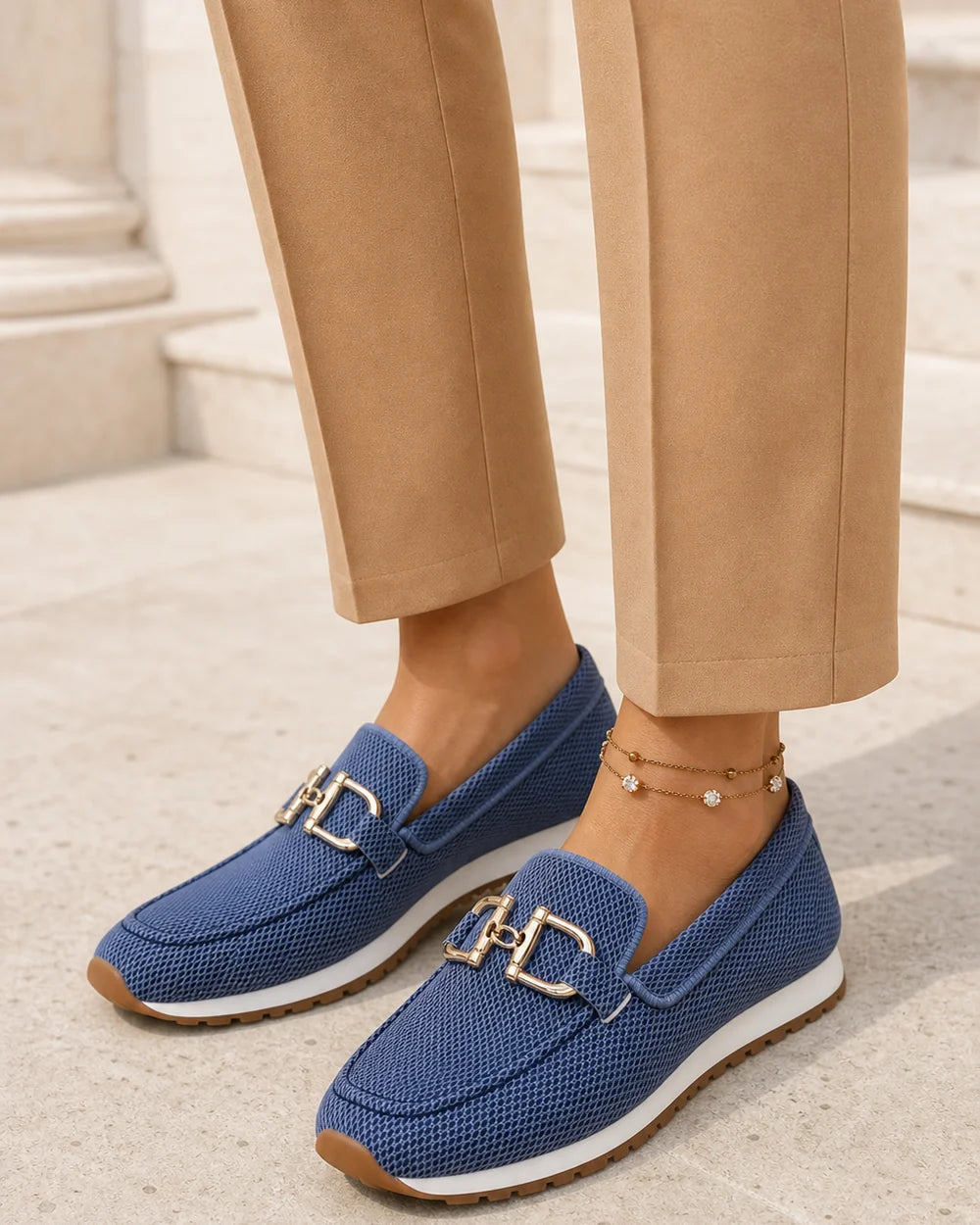 Mocasines de mujer con doble hebilla y suela deportiva — Imagen del producto 2