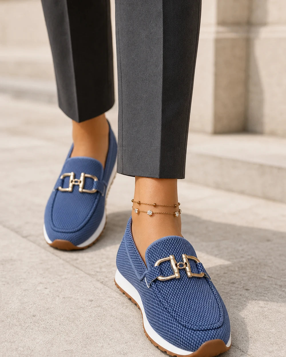 Mocasines de mujer con doble hebilla y suela deportiva — Imagen del producto 7