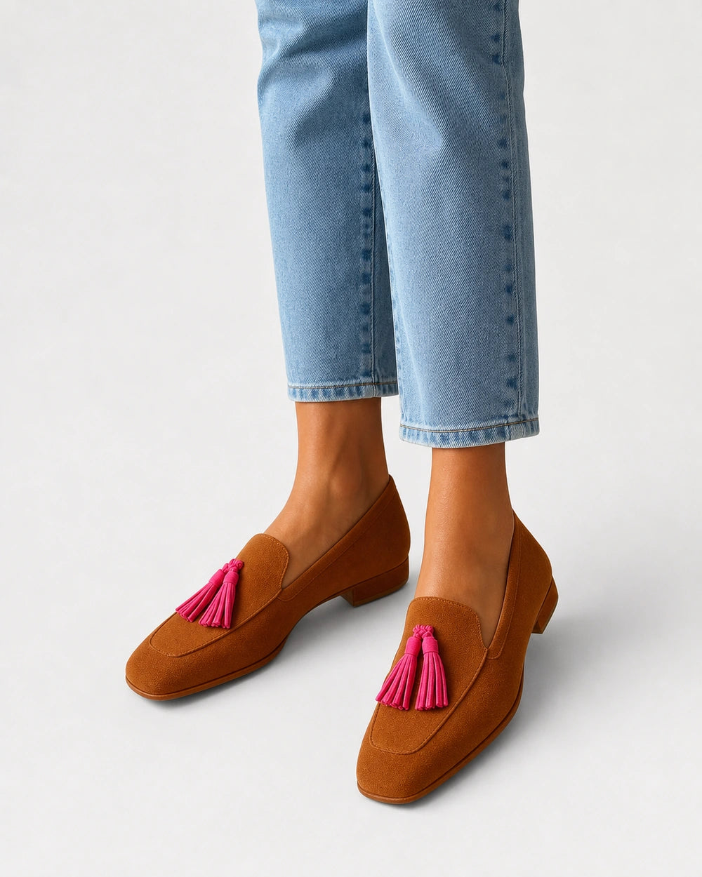 Mocasines color coñac con borlas rosas — Imagen del producto 2