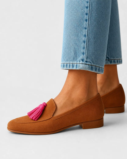 Mocasines color coñac con borlas rosas — Imagen del producto 4