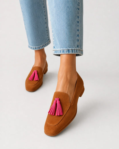 Mocasines color coñac con borlas rosas — Imagen del producto 7