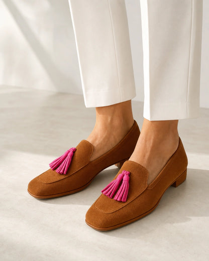 Mocasines color coñac con borlas rosas — Imagen del producto 8