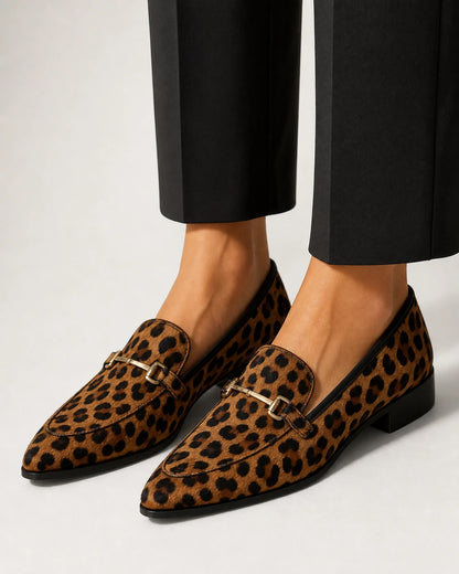 Mocasines leopardo de punta con hebilla metálica — Imagen del producto 1