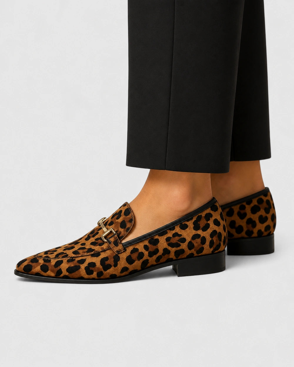 Mocasines leopardo de punta con hebilla metálica — Imagen del producto 4