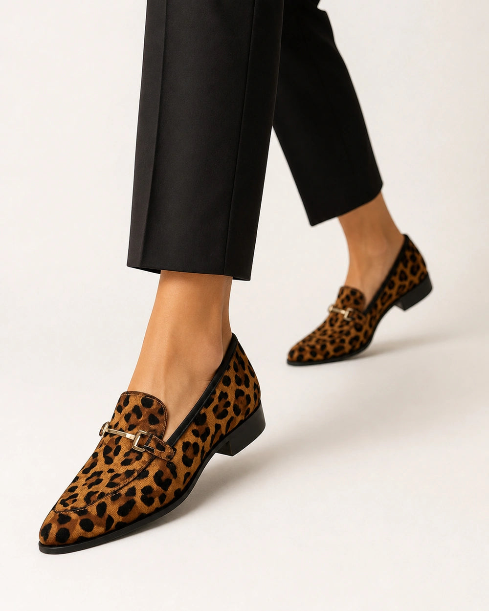 Mocasines leopardo de punta con hebilla metálica — Imagen del producto 7