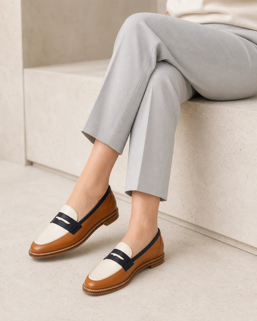 Mocasines marrón y crema de punta redonda — Imagen del producto 8