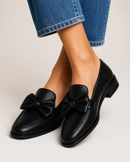 Mocasines negros con lazo y tacón bajo — Imagen del producto 1