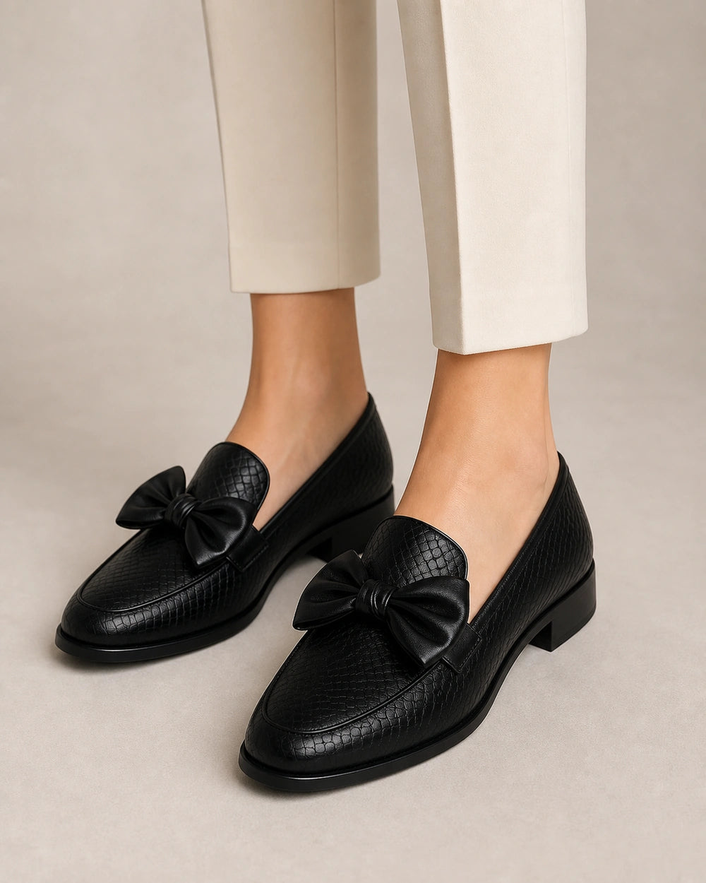 Mocasines negros con lazo y tacón bajo — Imagen del producto 8