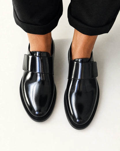 Mocasines negros brillantes con correa — Imagen del producto 5