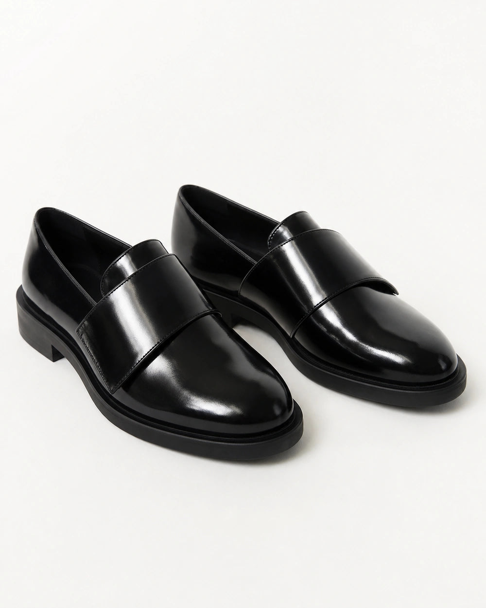Mocasines negros brillantes con correa — Imagen del producto 9
