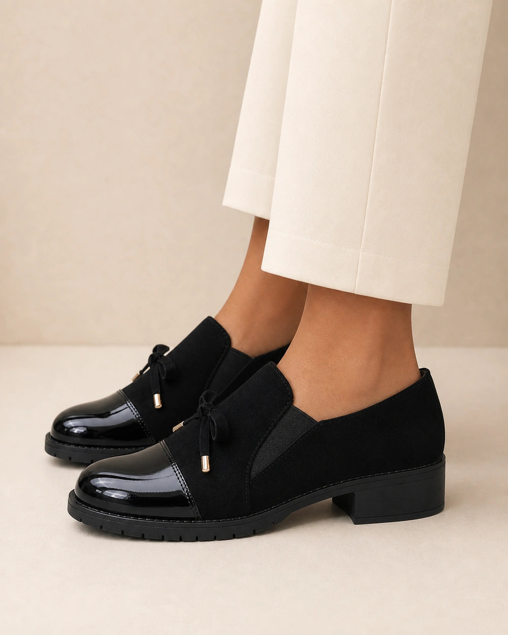 Mocasines con puntera brillante y lazo — Imagen del producto 4