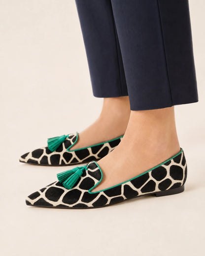 Mocasines de punta con estampado vaca y borlas — Imagen del producto 4