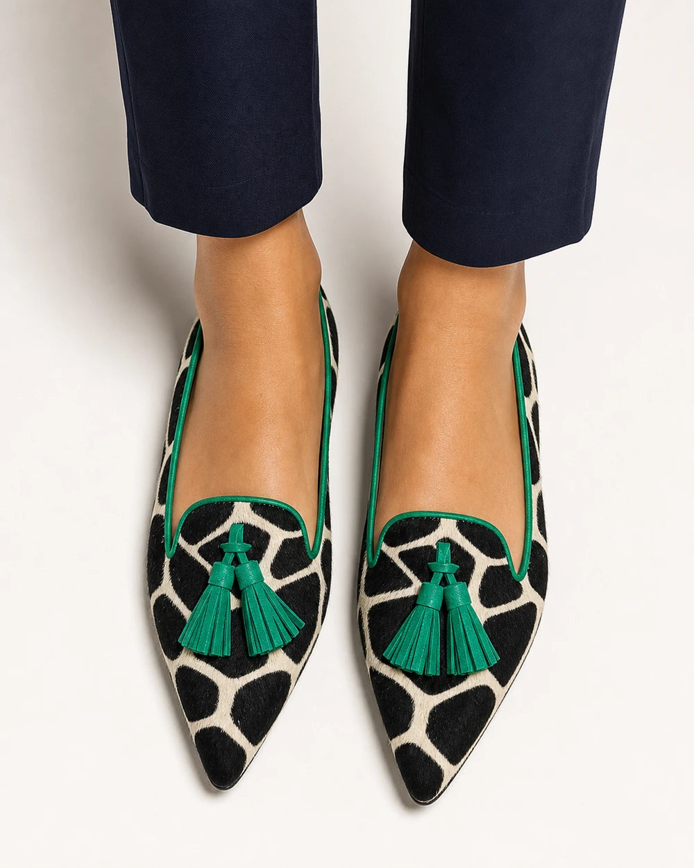 Mocasines de punta con estampado vaca y borlas — Imagen del producto 5