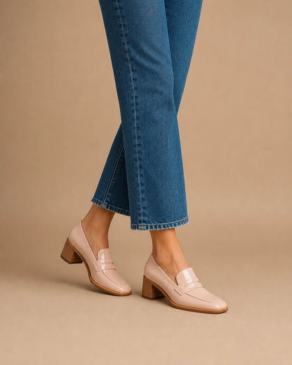 Mocasines rosa empolvado brillantes con tacón bajo — Imagen del producto 2