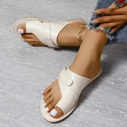 Sandalias Planas de Mujer – Cuero Negro Anillo en Dedo Hebilla Slide
