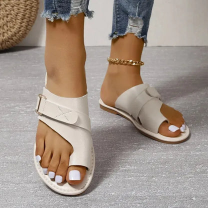 Sandalias Planas de Mujer – Cuero Negro Anillo en Dedo Hebilla Slide
