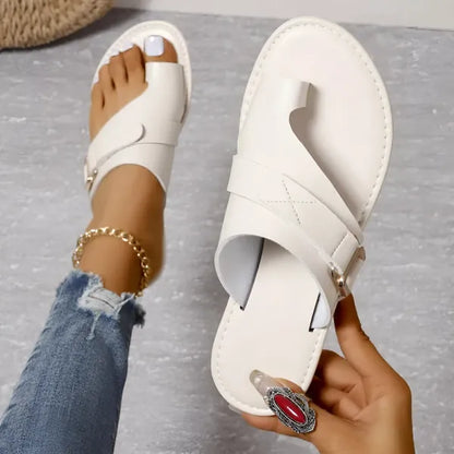 Sandalias Planas de Mujer – Cuero Negro Anillo en Dedo Hebilla Slide