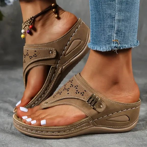 Sandalias de Cuña Ortopédicas de Mujer – Negras Calado Láser Tipo Thong