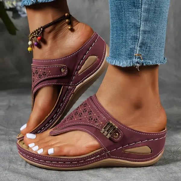 Sandalias de Cuña Ortopédicas de Mujer – Negras Calado Láser Tipo Thong