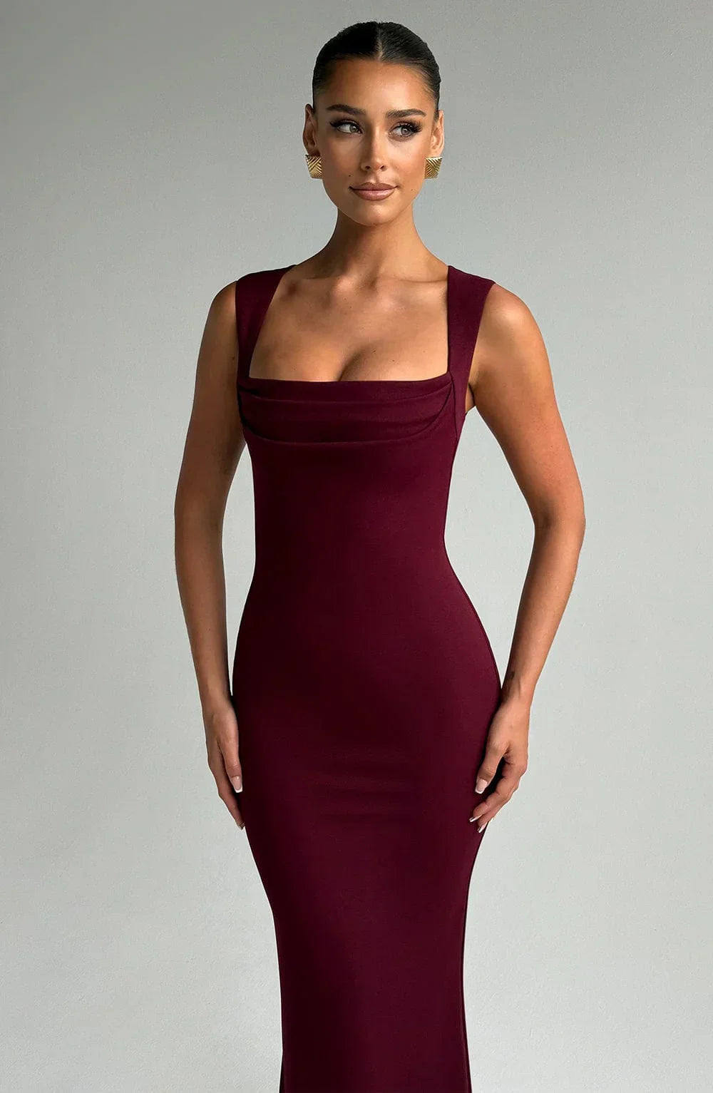 Allegra | Vestido Largo Elegante de Satén Escote Halter Espalda Descubierta Noche