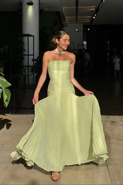 Emiliana | Vestido Largo Plisado de Satén Abertura Tirantes Finos Vaporoso Noche
