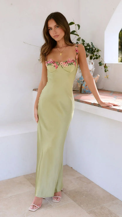 Carmelina | Vestido Largo Romántico de Satén Floral Bordado Escote Corazón Lencero